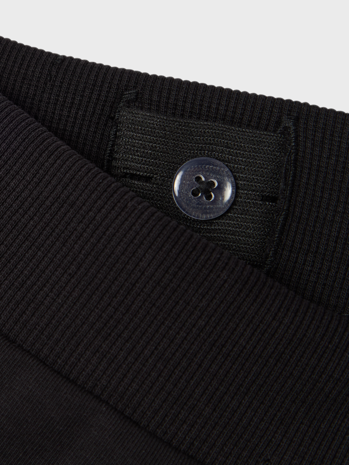 NKFVOLTA Shorts - Black
